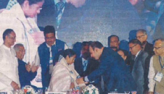 ASSOCHAM 2016: Felicitation of Chief Minister